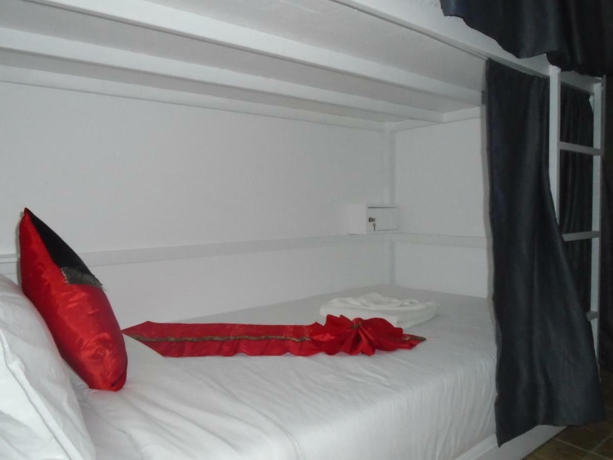 Panda Hostel Phuket (Adults Only) Patong Kültér fotó